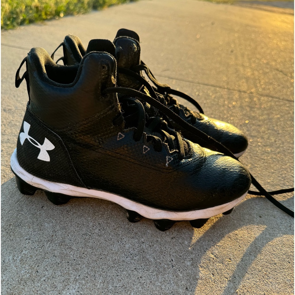 Under armour youth cleats